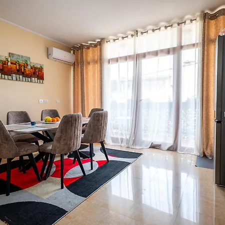 Primestay Penthouse דירה