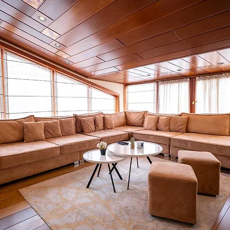 Primestay Penthouse דירה