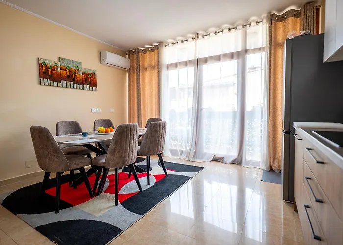 Primestay Penthouse Apartment