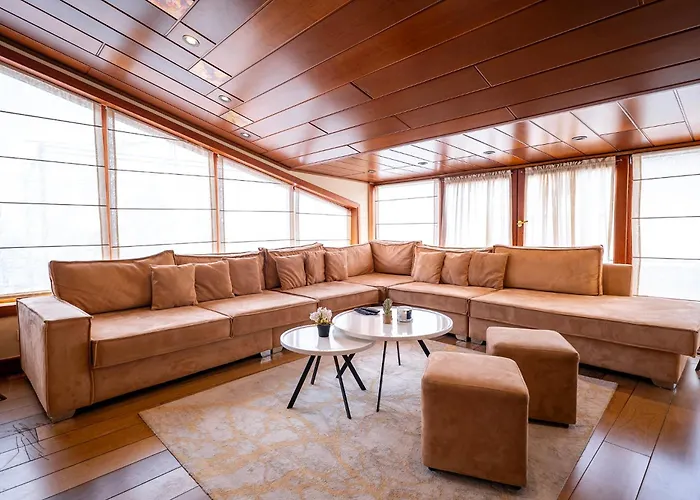 Primestay Penthouse Apartment